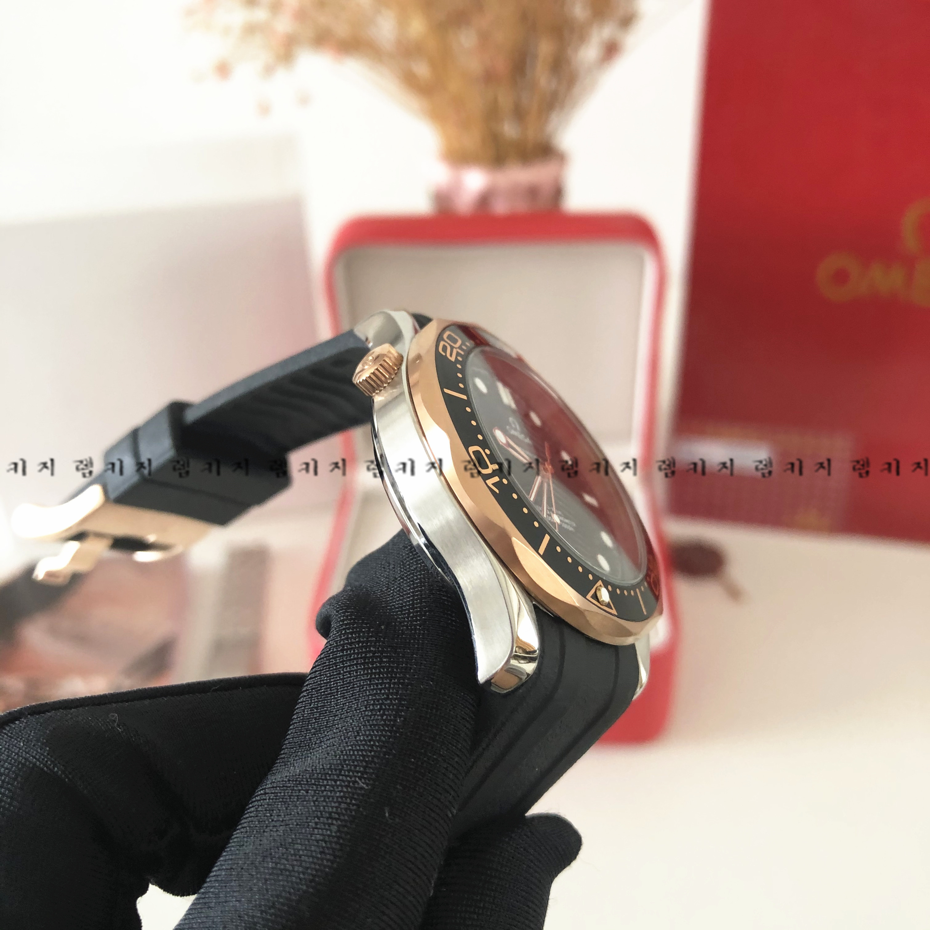 오메가 씨마스터 다이버 로즈골드 우레탄시계 + 메탈스트랩